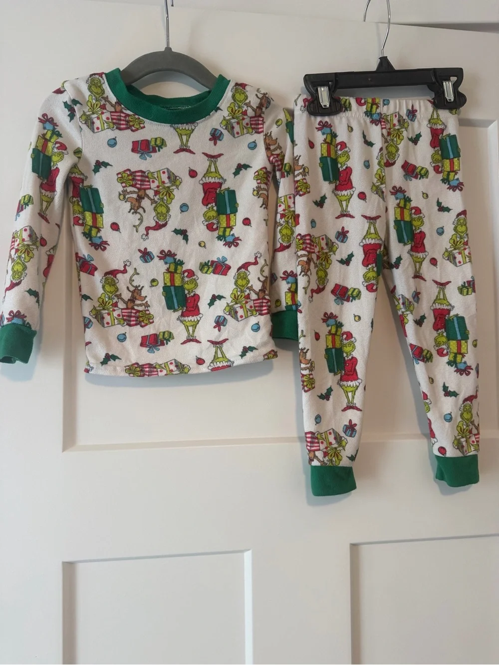 Dr. Seuss White Holiday Print Pajama Set with Green Trim